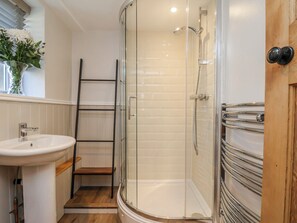 Shower - Holly Cottage (Whitby)
