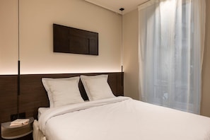 1 bedroom, iron/ironing board, WiFi, bed sheets - Designer Suite near Lamarck · Heart of Montmartre (Paris)
