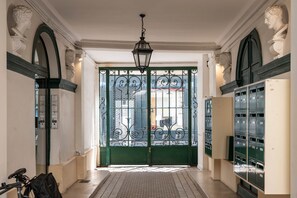 Interior - Designer Studio steps from Lafayette (Paris)
