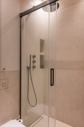 Hair dryer, towels - Designer Studio steps from Lafayette (Paris)
