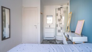 3 bedrooms, desk, iron/ironing board, free WiFi - Le Repaire : Hyper center, 3 bedrooms, Balcony & Parking (Le Mans)
