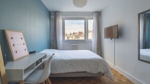 3 bedrooms, desk, iron/ironing board, free WiFi - Le Repaire : Hyper center, 3 bedrooms, Balcony & Parking (Le Mans)