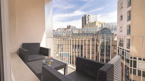 Le Repaire : Hyper centre, 3 chambres, Balcon & Parking