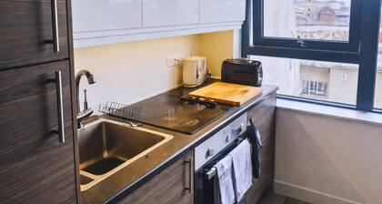 Stylish City Escape near Cavern Quarter