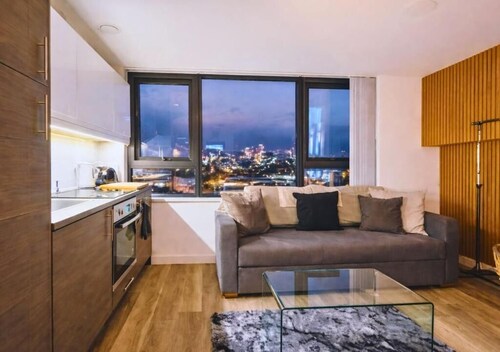 Stylish City Escape near Cavern Quarter