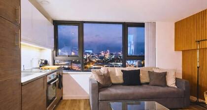 Stylish City Escape near Cavern Quarter