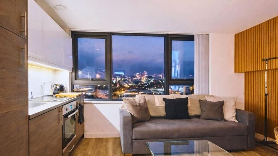 Stylish City Escape near Cavern Quarter
