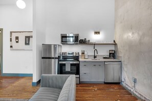 Deluxe Apartment, 2 Bedrooms, Kitchen, City View | Private kitchen | Fridge, microwave, oven, stovetop - Schaeffer Hotel (New Orleans)