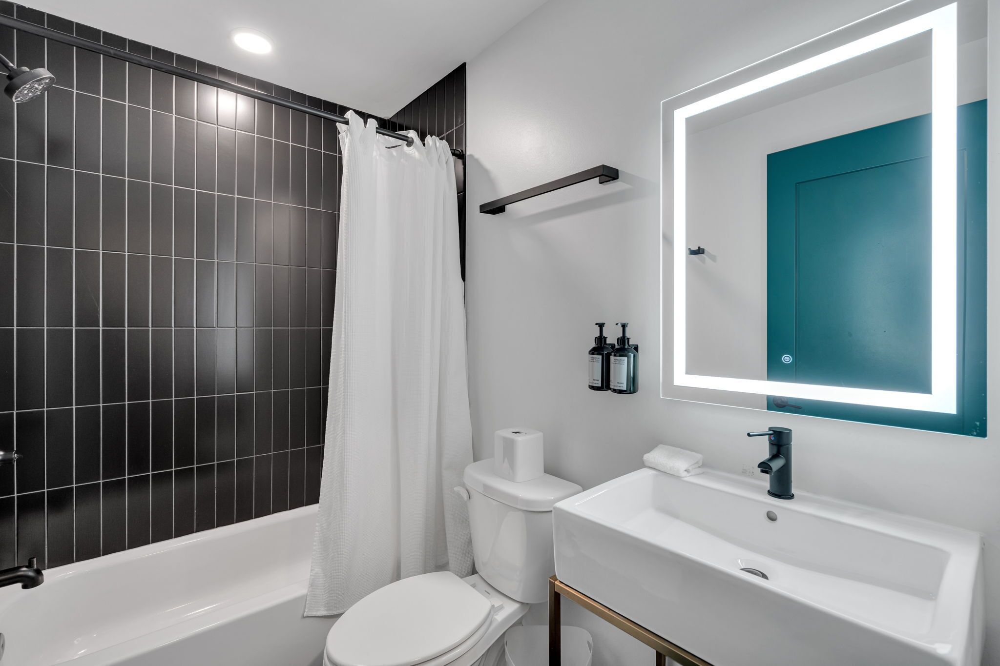 Premier Apartment, 3 Bedrooms, Kitchen, City View | Bathroom | Combined shower/bathtub, hair dryer, towels, soap