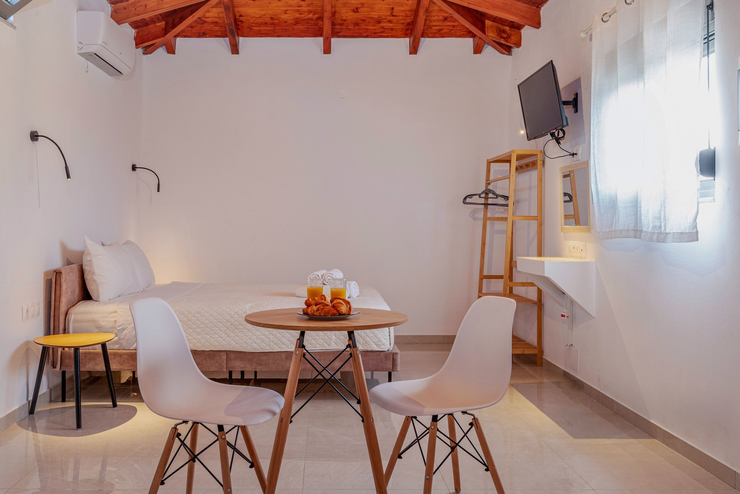 1 bedroom, iron/ironing board, WiFi (free), bed sheets