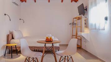 1 bedroom, iron/ironing board, WiFi (free), bed sheets
