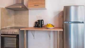 Coffee/tea maker, oven, stovetop, toaster