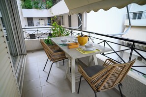 Outdoor dining - Premium 1bdr Temple of Peacefulness (Athina)