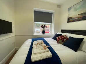 2 habitaciones, tabla de planchar con plancha y wifi gratis 