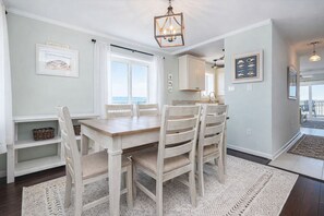 Dining - Luxury Bayfront Retreat - Watch the Boats Glide By! (Ocean City)