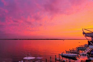 Marina - Luxury Bayfront Retreat - Watch the Boats Glide By! (Ocean City)