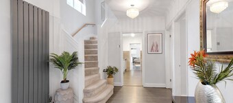 马洛山的优雅五卧室两浴室住宅