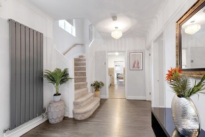 Elegant 5 Bedroom, 2 Bathroom Home at Marlow Hill