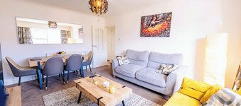 Cozy 2-Bed, 1-Bath with Free Parking, Close to Roath Park