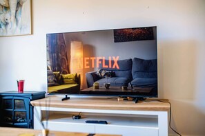 Living area - Cozy 2-Bed, 1-Bath with Free Parking, Close to Roath Park (Caerdydd)