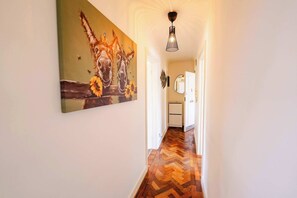 Interior - Cozy 2-Bed, 1-Bath with Free Parking, Close to Roath Park (Caerdydd)