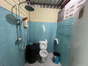 Quarto básico | Banheiro