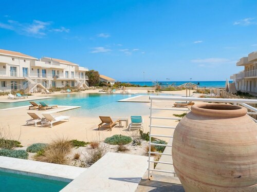 Marzamemi Luxury Resort | Pool, Padel & Design
