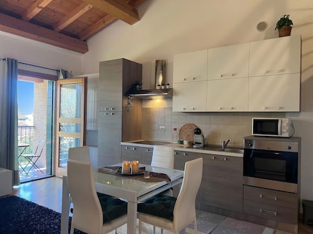 Fridge, stovetop. Venezia Golf Resort | Terrace & Free Parking