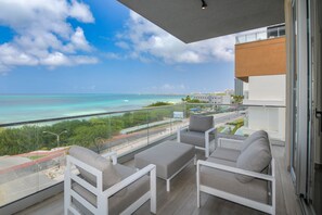 Property grounds - Luxury Oceanfront 2B/3BA Condo • Eagle Beach • Pool (Noord)