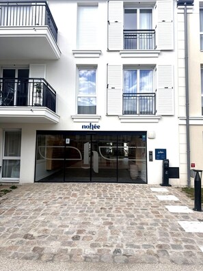 Property entrance - Zenao Appart'hôtels Plaisir (Plaisir)