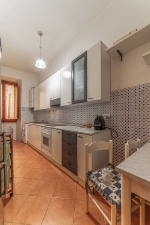 Superior Condo | Private kitchen | Fridge, microwave, oven, stovetop - Casa Anna - Vatican City  (Rome)