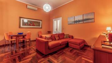 Superior Condo | Living area