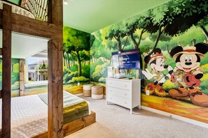 5 habitaciones, tabla de planchar con plancha, cuna de viaje y wifi 