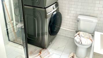 Room, 1 Bedroom, Accessible, City View | Laundry