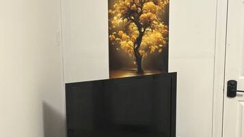 Room, 1 Bedroom, Accessible, City View | Room amenity