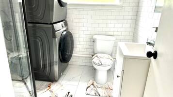 Room, 1 Bedroom, Accessible, City View | Bathroom