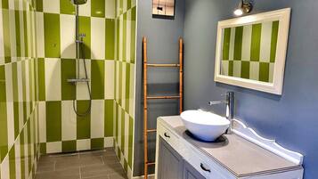 Douche, séchoir à cheveux