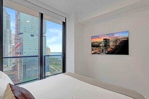 Ferros/tábuas de passar roupa, berço de viagem, Wi-Fi, roupa de cama