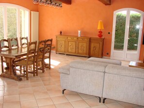 Interior - L'oustau de la Garrigo at the foot of the Lubéron mountains (La Tour-d'Aigues)