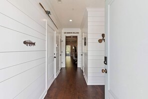 Interior - Anchor and Tide - Luxury Townhouse w/ pool (St. Simons Island)