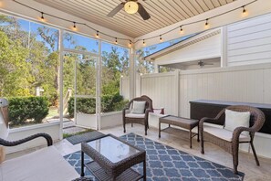 Terrace/patio - Anchor and Tide - Luxury Townhouse w/ pool (St. Simons Island)
