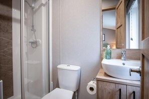 Chalet (3 Bedrooms) | Bathroom