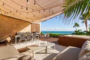 Outdoor dining - Stunning Beachfront 3BR Condo | Private Pool | Gym (Playa del Carmen)