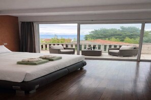 4 Schlafzimmer, Schreibtisch, Bügeleisen/Bügelbrett, kostenloses WLAN