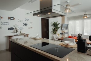 Dining - Stunning 2BR Beachfront Condo | Jacuzzi | Gym (Playa del Carmen)