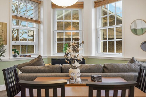 Modern 2 Bed Apartment in Greenwich