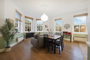 Family Apartment, 2 Bedrooms | Dining room - Modern 2 Bed Apartment in Greenwich (London)