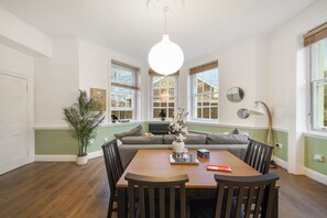 Family Apartment | Dining room - Modern 2 Bed Apartment in Greenwich (London)