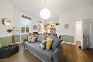 Family Apartment | Living area - Modern 2 Bed Apartment in Greenwich (London)