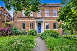 Exterior - Modern 2 Bed Apartment in Greenwich (London)